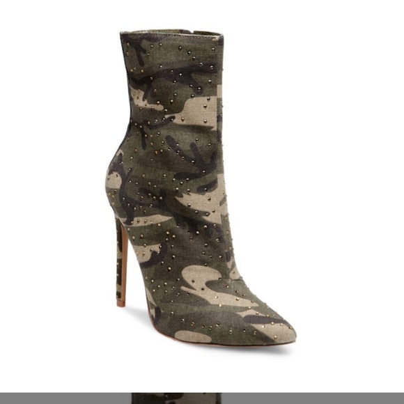 Steve Madden Shoes - NWOB. Steve Madden Camouflage Boots.